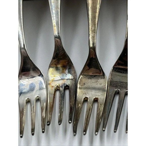 4 Snowman Silverplated hors d’oeuvre Forks By International Silver Co. 5 1/2” - Picture 3 of 9